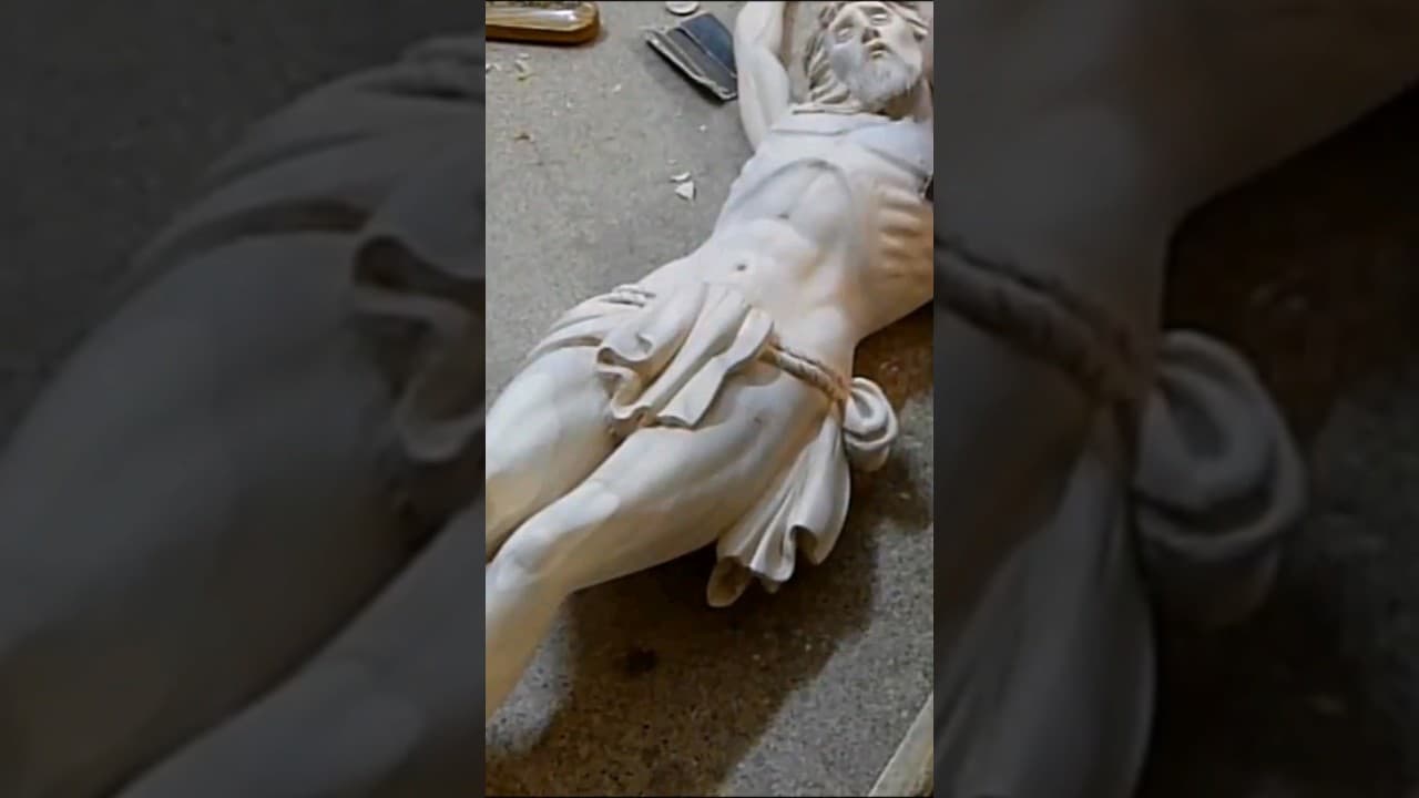 Wooden sculpture of Jesus Christ. #woodcarving #shorts #sculpture #jesus #carving #osc